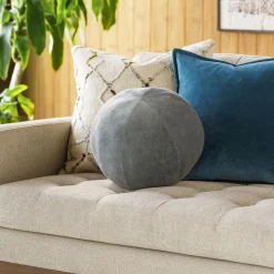 Bola Round Pillow