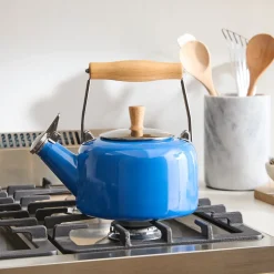 Chantal Sven Kettle with Wood Handle