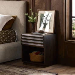 Ridged Doors Nightstand (22")