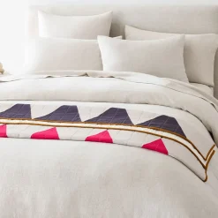 Vacilando Studios Khit Throw Quilt
