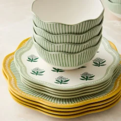 Wiggle Dinnerware Collection